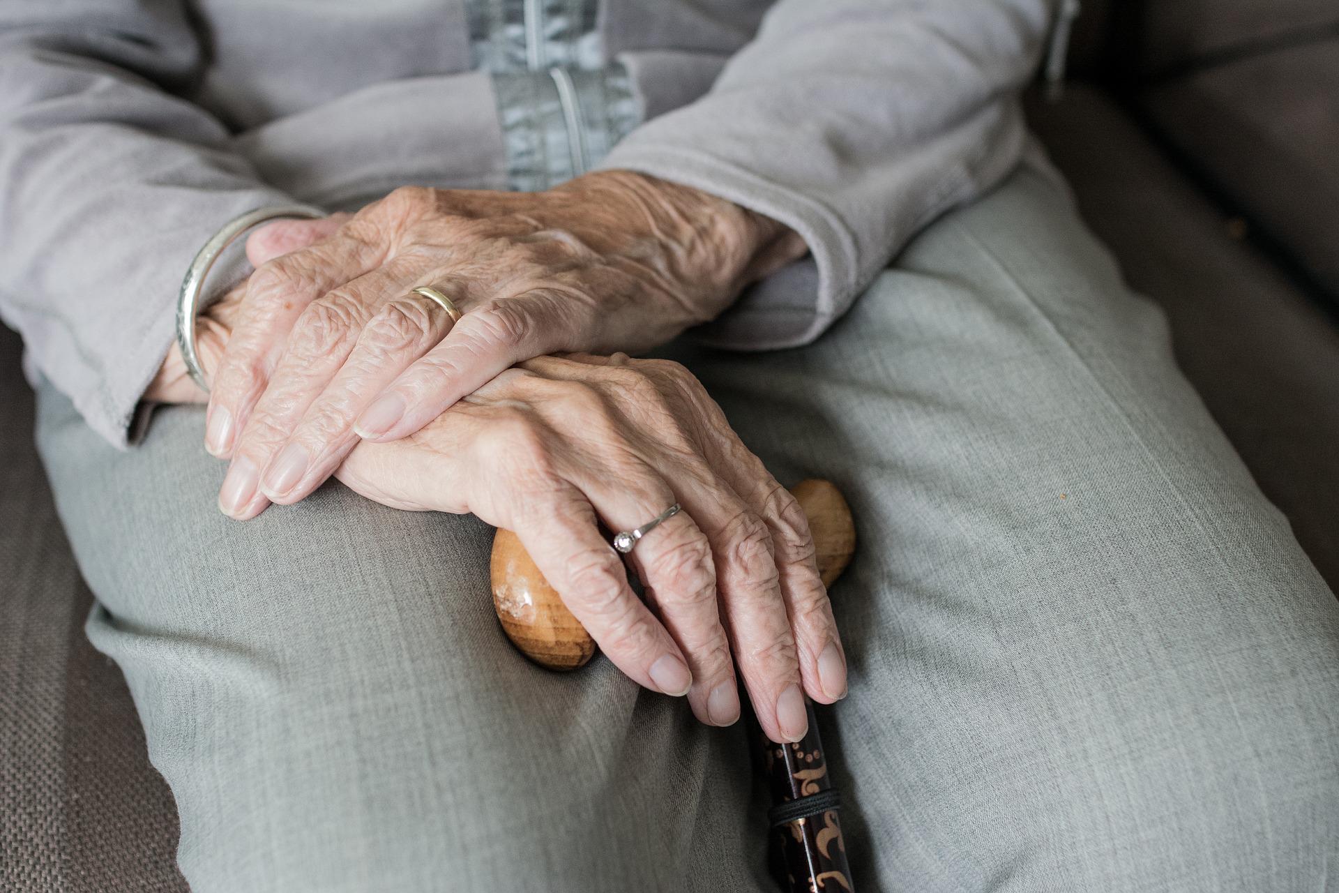 La pandemia aumenta la soledad no deseada: Más de dos millones de mayores viven solos en España La pandemia aumenta la soledad no deseada: Más de dos millones de mayores viven solos en España
