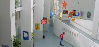 El Gloria Fuertes recibe la Medalla de la Educación El Gloria Fuertes recibe la Medalla de la Educación