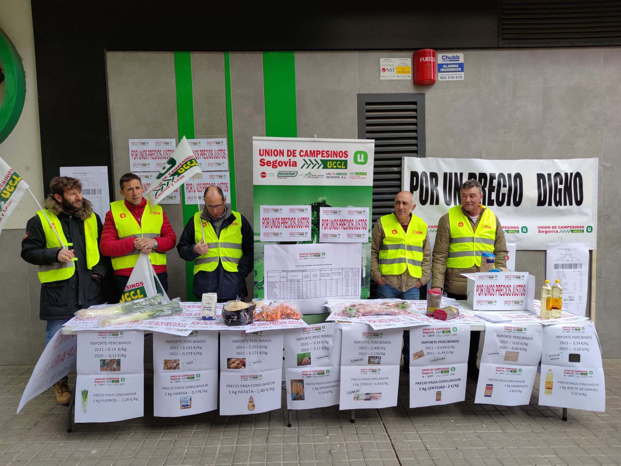UCCL se manifiesta para dejar claro que los agricultores y ganaderos no son responsables de la subida de los precios UCCL se manifiesta para dejar claro que los agricultores y ganaderos no son responsables de la subida de los precios