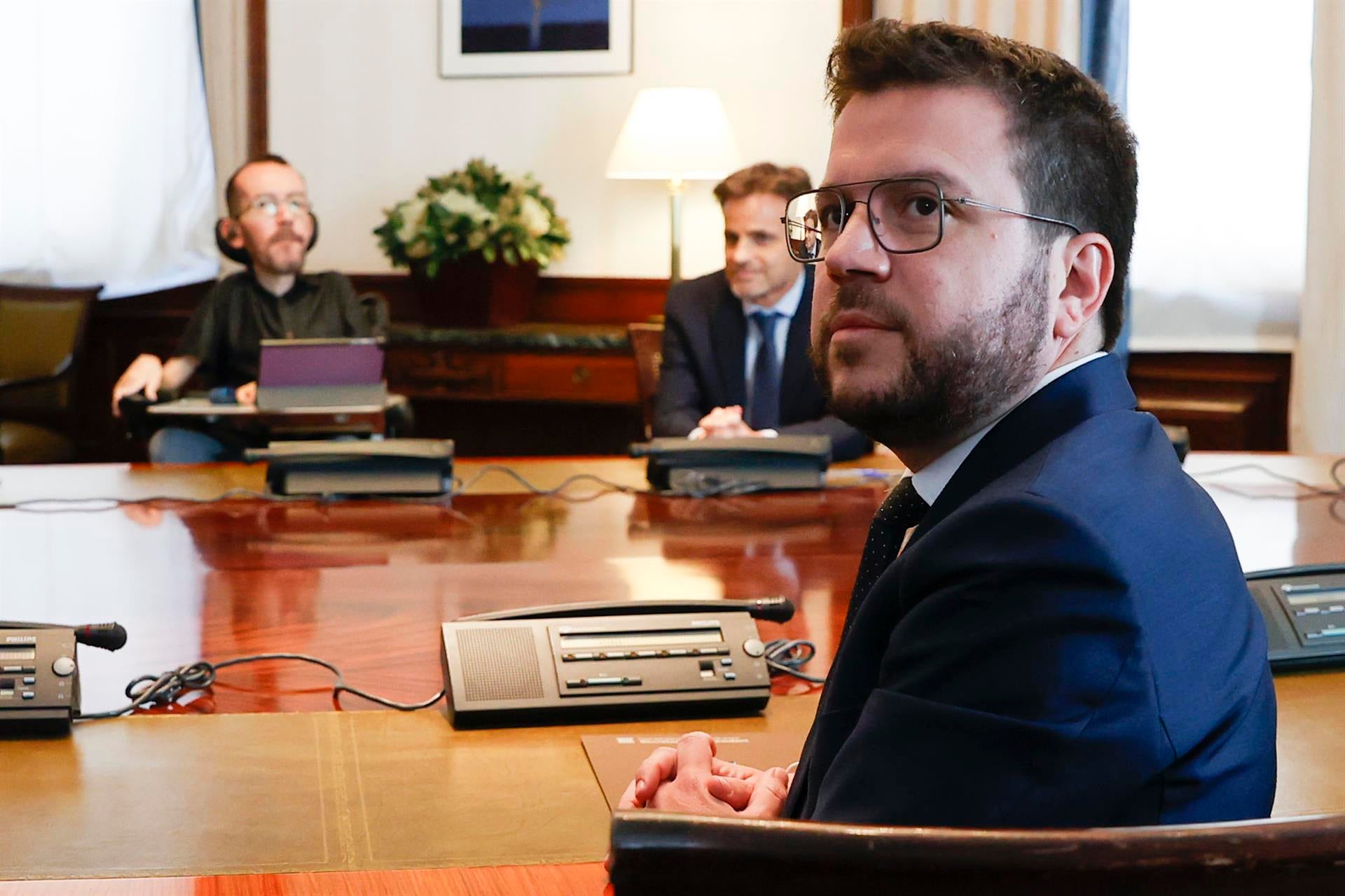 Aragonés avisa a Sánchez de que el espionaje más grave de la democracia "no puede quedar impune" Aragonés avisa a Sánchez de que el espionaje más grave de la democracia "no puede quedar impune"