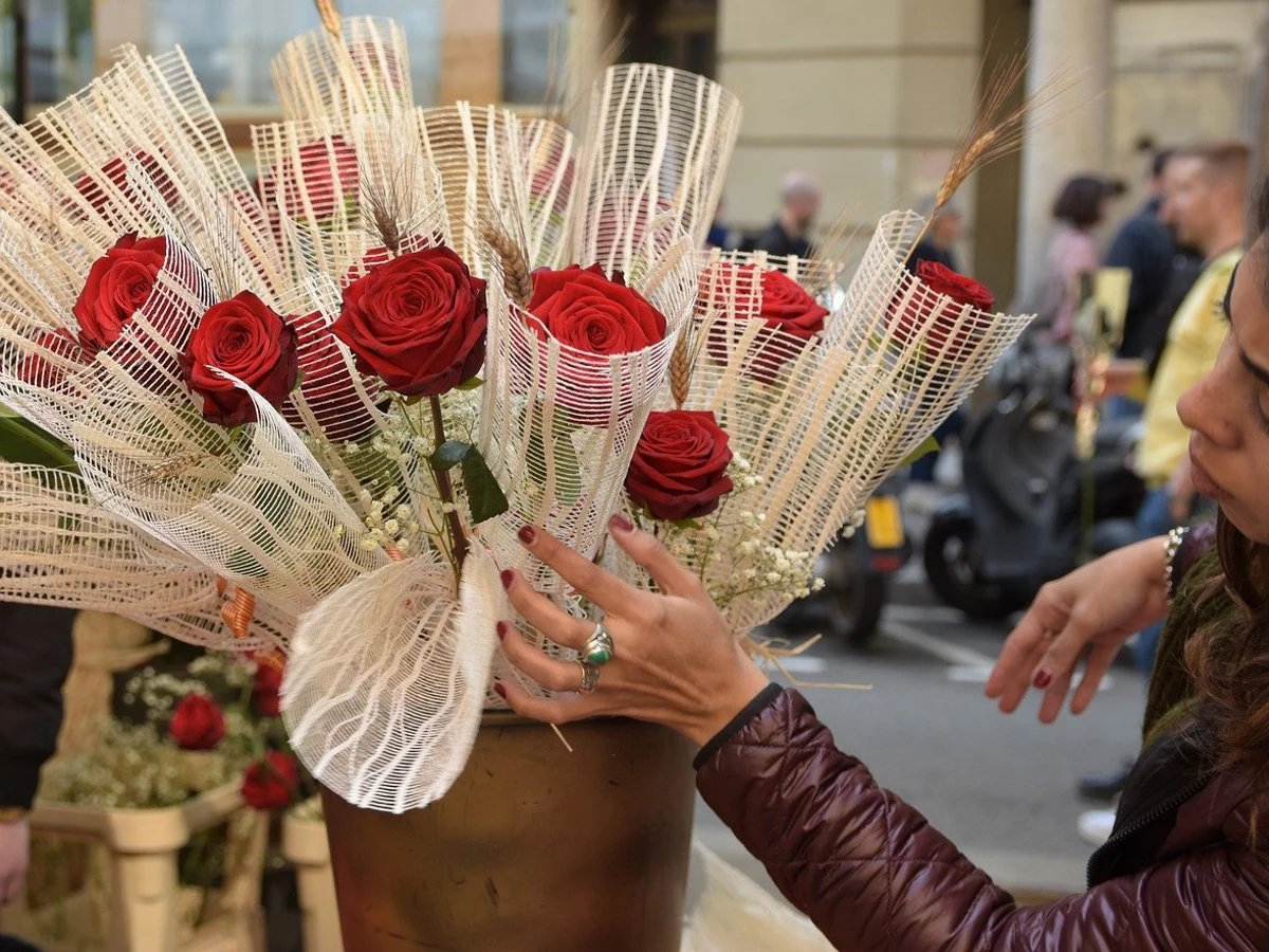 Por qué se regala una rosa el día de Sant Jordi? | Onda Cero Radio