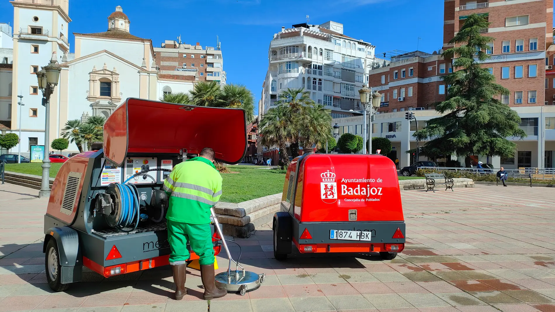 Tres máquinas se incorporan al servicio de limpieza de la ciudad de Badajoz y pedanías que supondrán una mejora del servicio