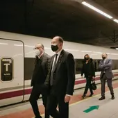 Bascuñana se reúne con Renfe para solicitar un incremento en las frecuencias del AVE Bascuñana se reúne con Renfe para solicitar un incremento en las frecuencias del AVE