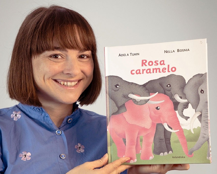 Bea Campos le para nós o "Rosa Caramelo" Bea Campos le para nós o "Rosa Caramelo"