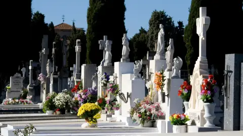 La mort té una part positiva: ens ajuda a invertir més be el temps La mort té una part positiva: ens ajuda a invertir més be el temps