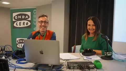 Julián Vigara y Mari Paz Martínez durante la realización en directo del programa especial Julián Vigara y Mari Paz Martínez durante la realización en directo del programa especial