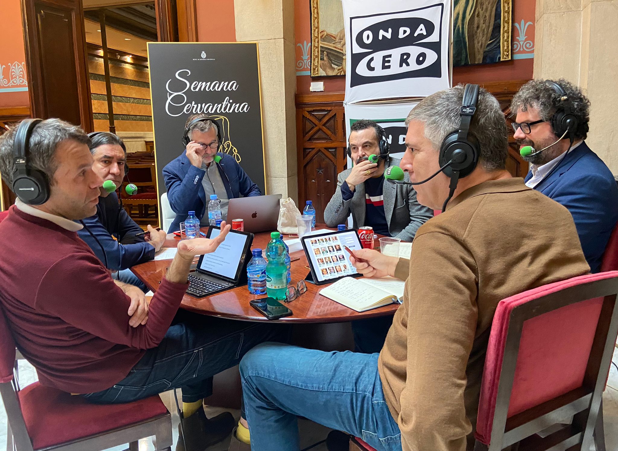 La Cultureta 8x31: Legados, papeles y perchas de la RAE (y su variante francesa) La Cultureta 8x31: Legados, papeles y perchas de la RAE (y su variante francesa)