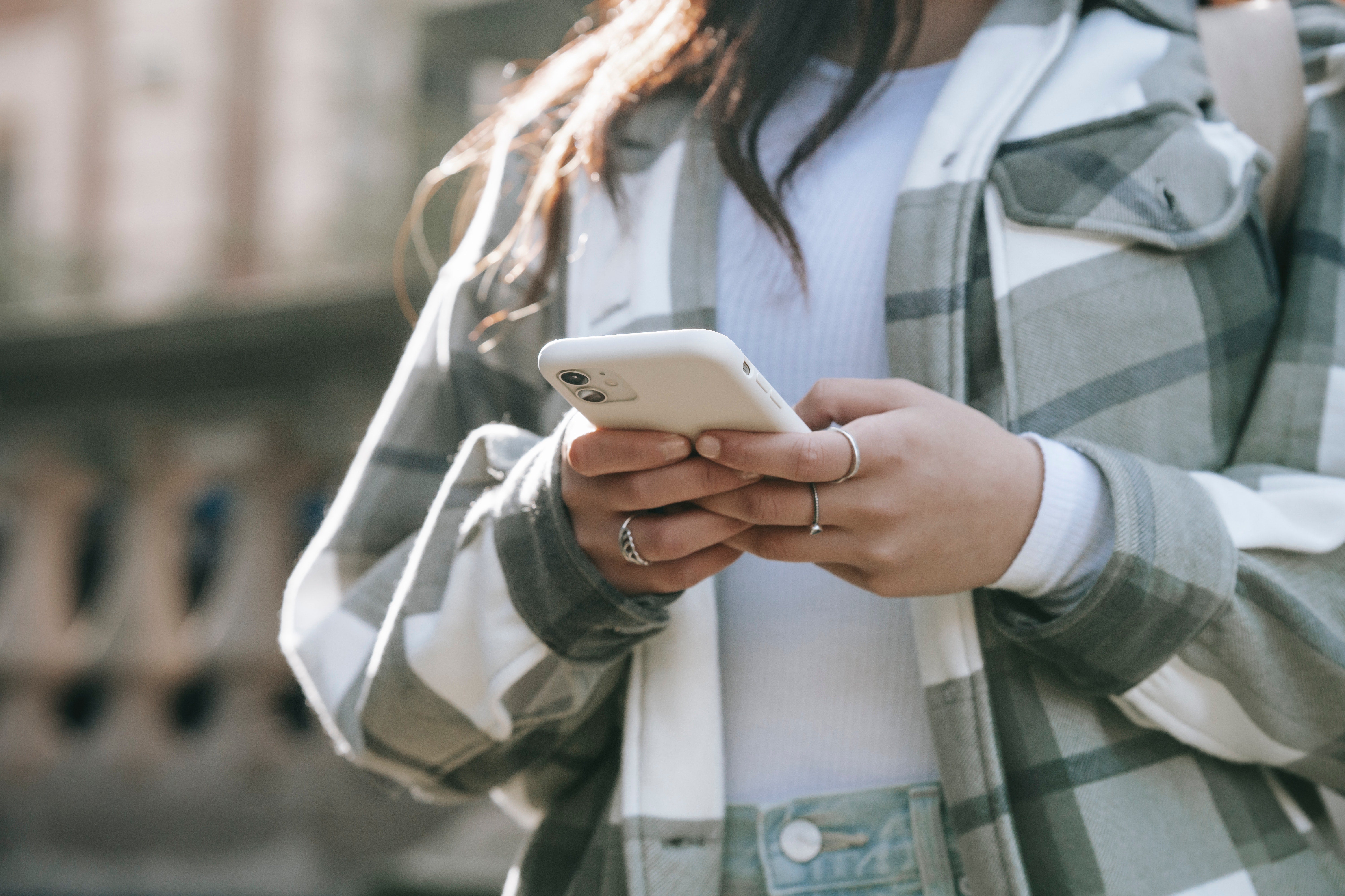 ¿Los móviles nos escuchan para mandarnos publicidad? Un experto aclara como nos "espían" nuestros teléfonos ¿Los móviles nos escuchan para mandarnos publicidad? Un experto aclara como nos "espían" nuestros teléfonos