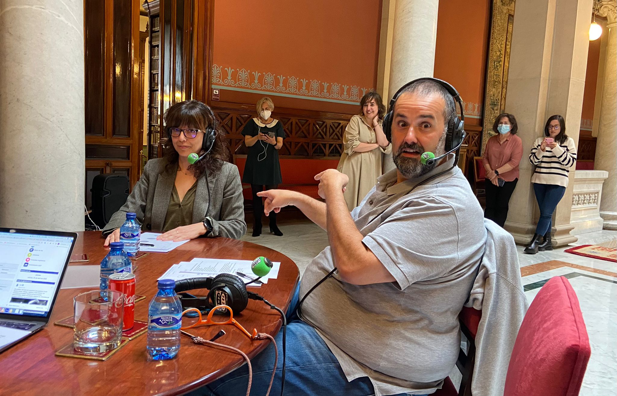 Robin Food lleva a la RAE la palabra "guarrindongada" y prepara una sopa de gallina turuleca Robin Food lleva a la RAE la palabra "guarrindongada" y prepara una sopa de gallina turuleca