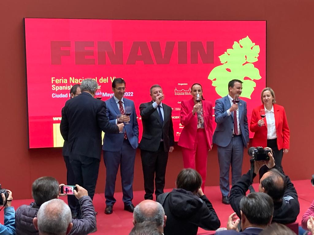 Page anuncia que Fenavin estará protegida en la Ley de la Viña y el Vino y avanza que el Rey asistirá a la inauguración Page anuncia que Fenavin estará protegida en la Ley de la Viña y el Vino y avanza que el Rey asistirá a la inauguración