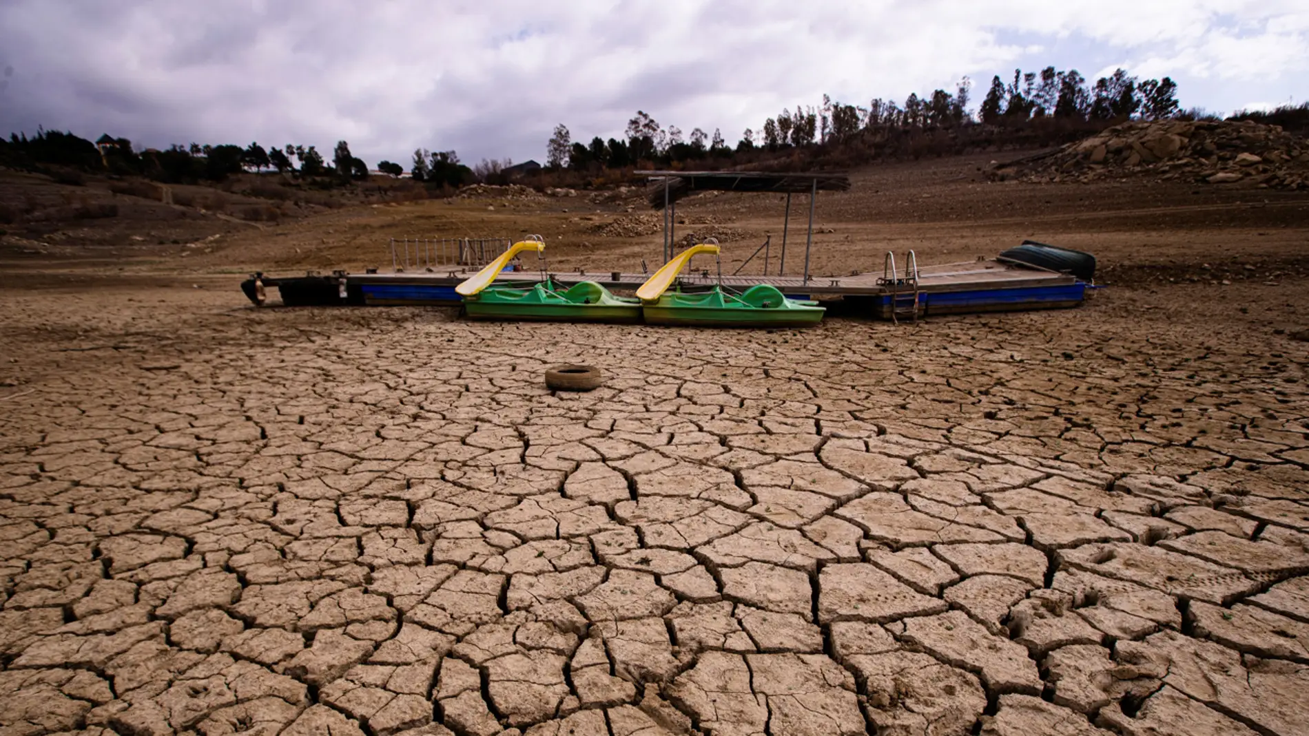 Emabalse de la Viñuela (Málaga) afectado por una gran sequía.