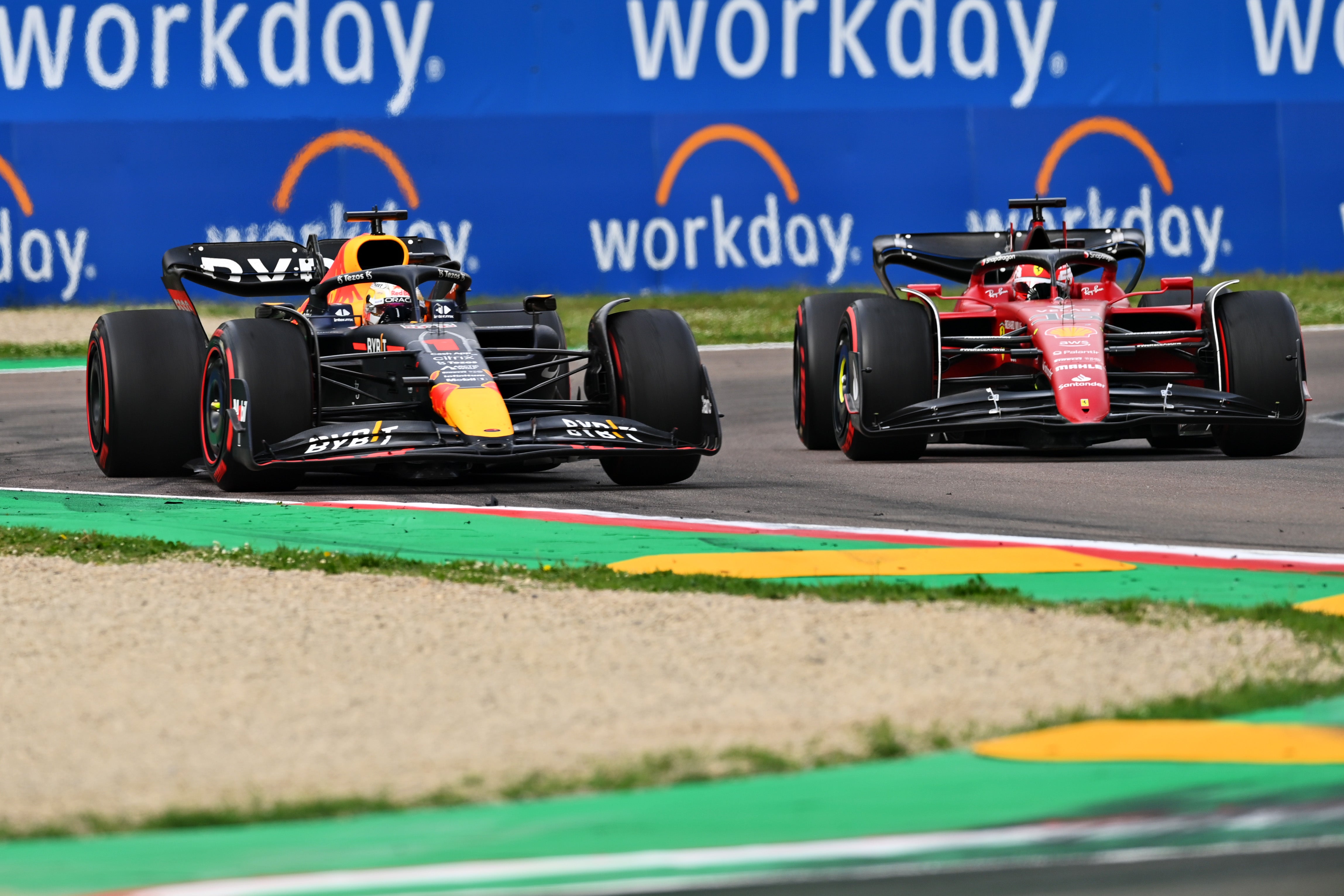 Verstappen gana al sprint y saldrá desde la primera posición el domingo Verstappen gana al sprint y saldrá desde la primera posición el domingo