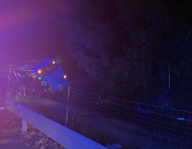El accidente de un autobús en la A7 a la altura de Granja de Rocamora se salda sin fallecidos El accidente de un autobús en la A7 a la altura de Granja de Rocamora se salda sin fallecidos