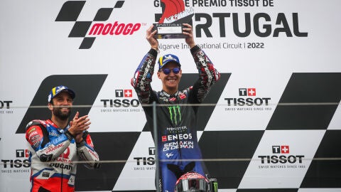 El piloto franc&eacute;s, Fabio Quartararo, tras ganar el GP de Portugal de MotoGP