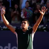 Carlos Alcaraz celebra su victoria. / Efe Carlos Alcaraz celebra su victoria. / Efe