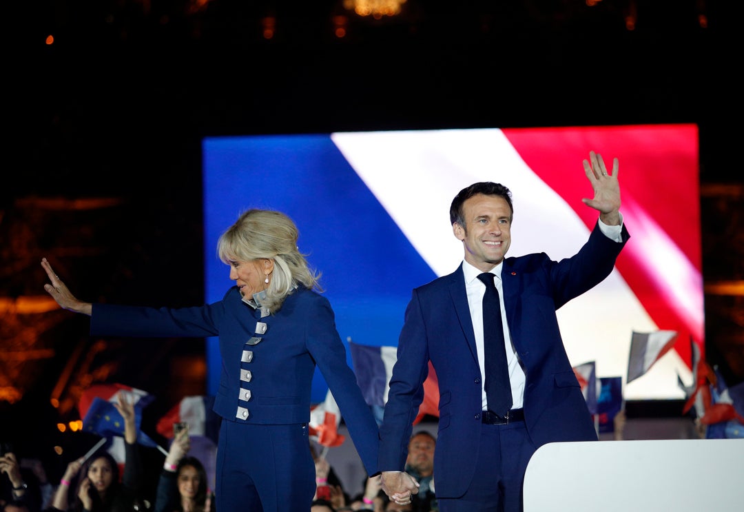 Macron promete una "nueva era" y tiende la mano a todos los descontentos que no votaron por él Macron promete una "nueva era" y tiende la mano a todos los descontentos que no votaron por él