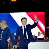  Macron promete una "nueva era" y tiende la mano a todos los descontentos que no votaron por él