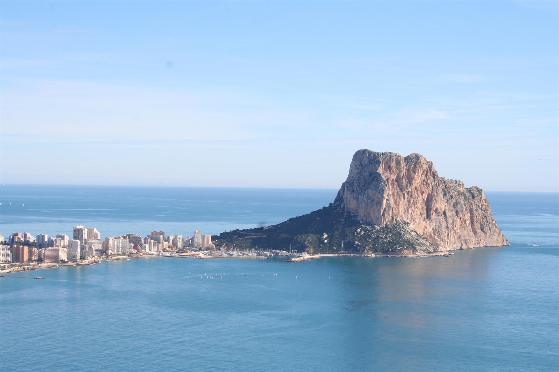 Encuentran ahogados a los dos jóvenes que el mar se tragó en el Peñón de Ifach de Alicante Encuentran ahogados a los dos jóvenes que el mar se tragó en el Peñón de Ifach de Alicante