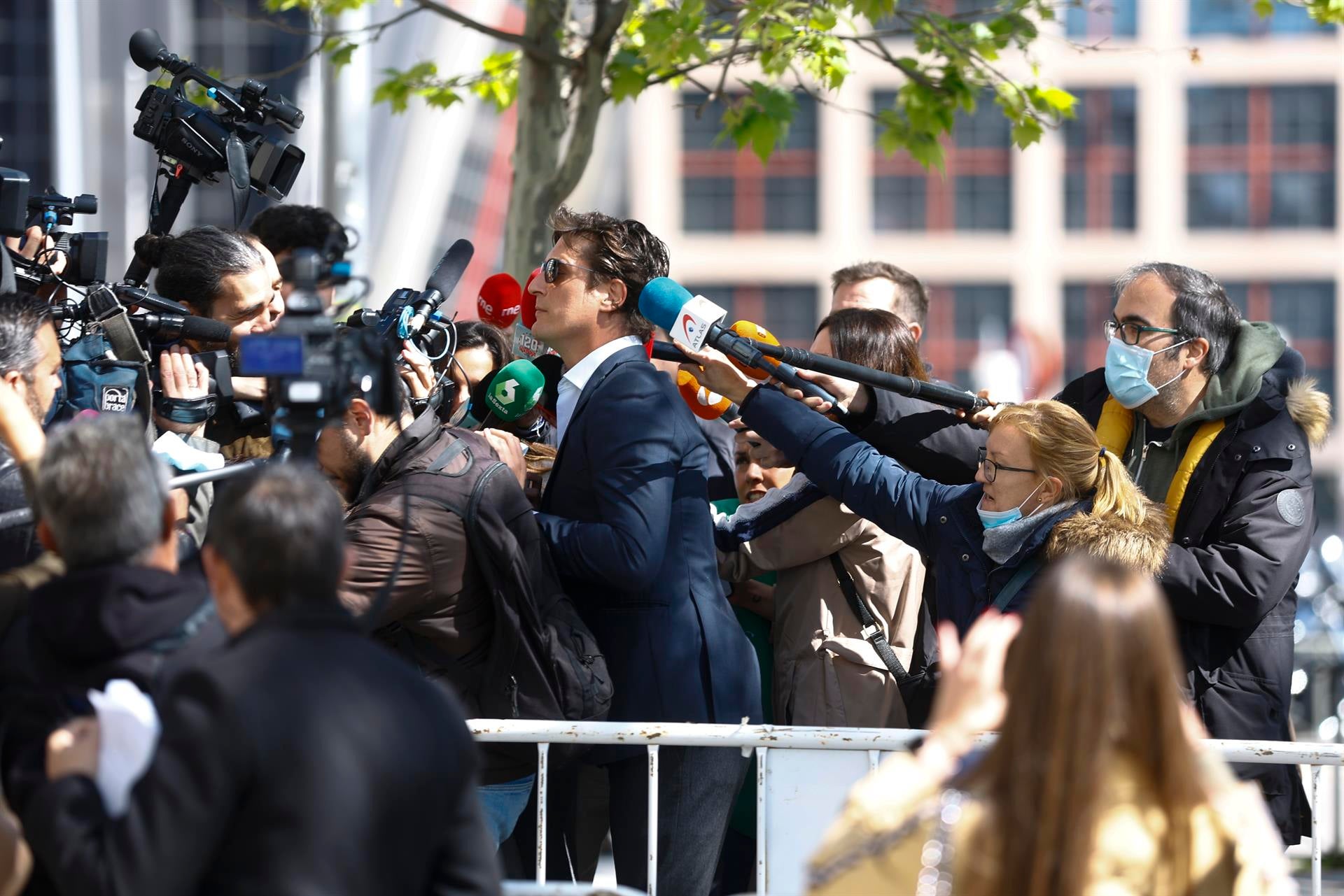 El comisionista Luis Medina ofrece la herencia de su abuela al juzgado para cubrir la fianza de 900.000 euros El comisionista Luis Medina ofrece la herencia de su abuela al juzgado para cubrir la fianza de 900.000 euros