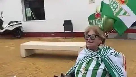 Isabel Velázquez, aficionada del Betis Isabel Velázquez, aficionada del Betis