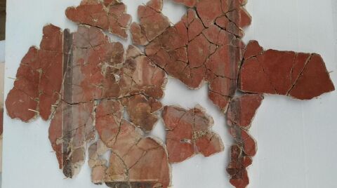 Restos de pintura mural de la Casa de los Grifo perteneciente al yacimiento de Complutum en Alcal&aacute; de Henares