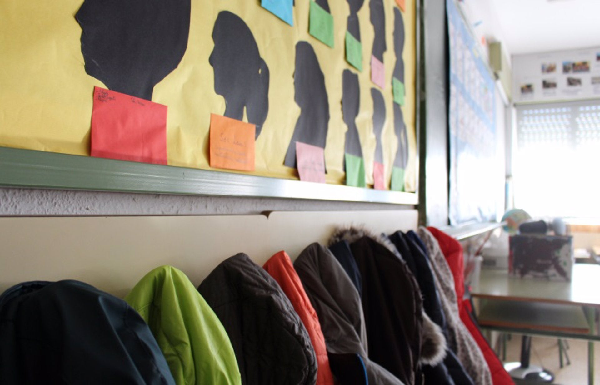 La mascarilla no será obligatoria en las aulas pero sí en el transporte escolar y para positivos La mascarilla no será obligatoria en las aulas pero sí en el transporte escolar y para positivos