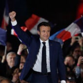 Macron promete una "nueva era" y tiende la mano a todos los descontentos