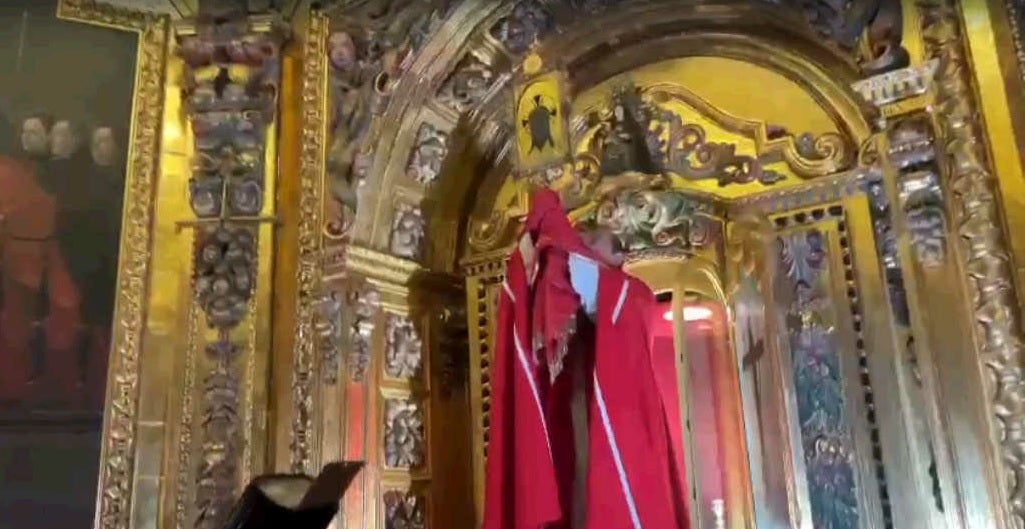 Miles de alicantinos desafían a la lluvia y peregrinan al monasterio de la Santa Faz Miles de alicantinos desafían a la lluvia y peregrinan al monasterio de la Santa Faz