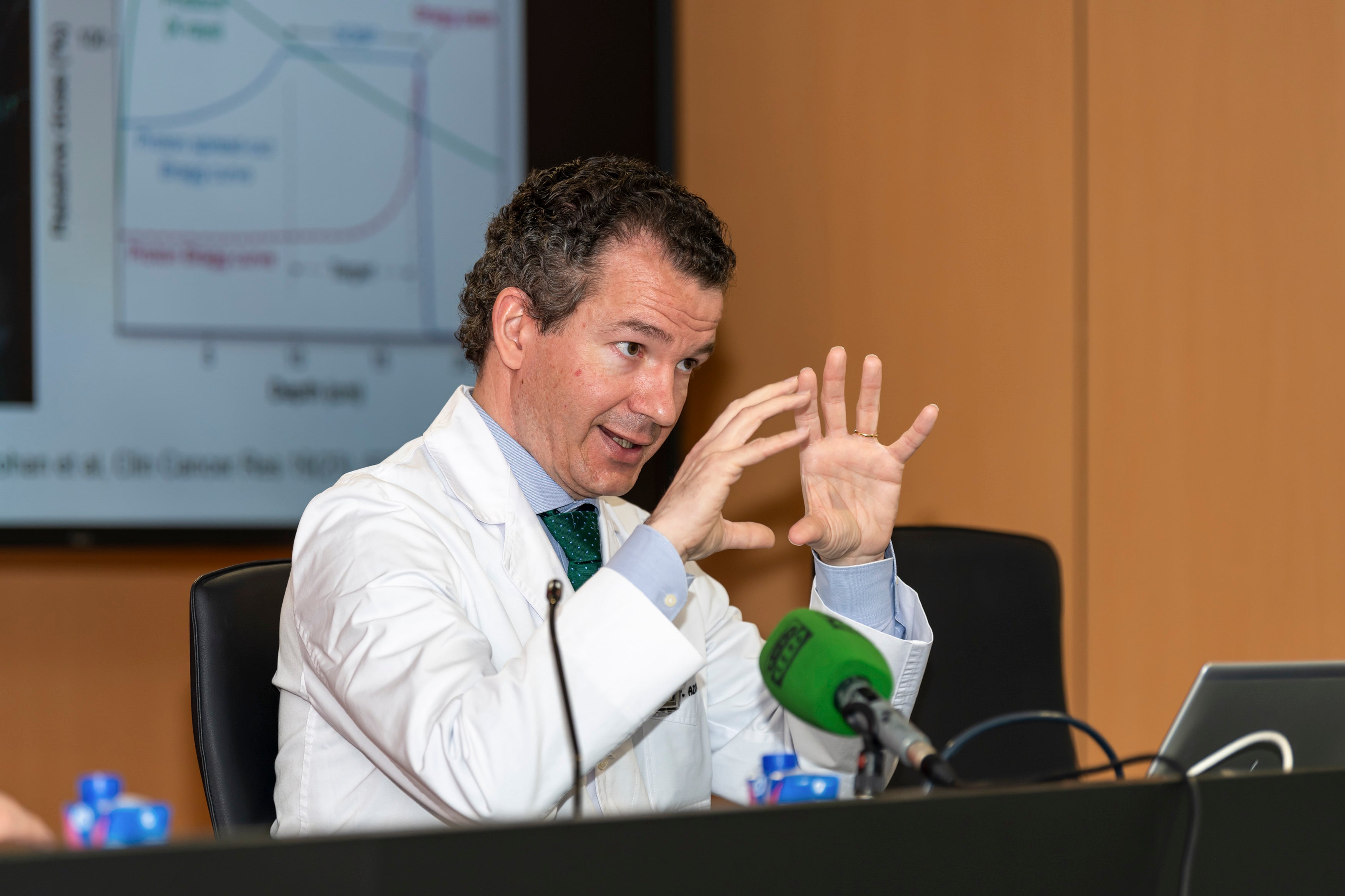 Diego Azcona: "Hace 20 años no hubiéramos imaginado que la protonterapia es una realidad" Diego Azcona: "Hace 20 años no hubiéramos imaginado que la protonterapia es una realidad"