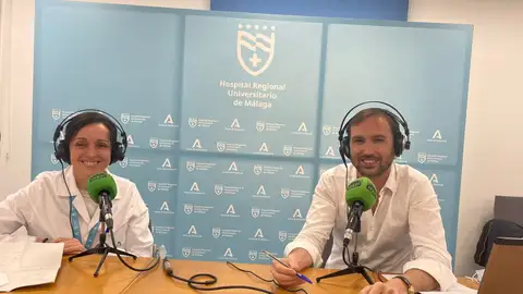 Jaime Castilla y María del Mar Vázquez, gerente del Hospital Regional de Málaga Especial Sanidad, desde el Hospital Regional de Málaga