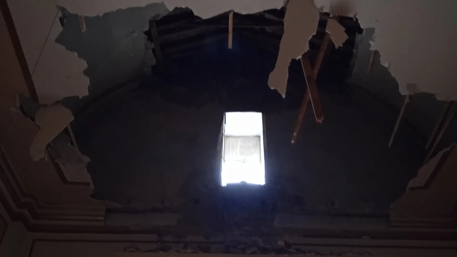La ermita de San Antonio de Carcaixent cierra al culto tras el desprendimiento de una de sus bóvedas y parte del techo