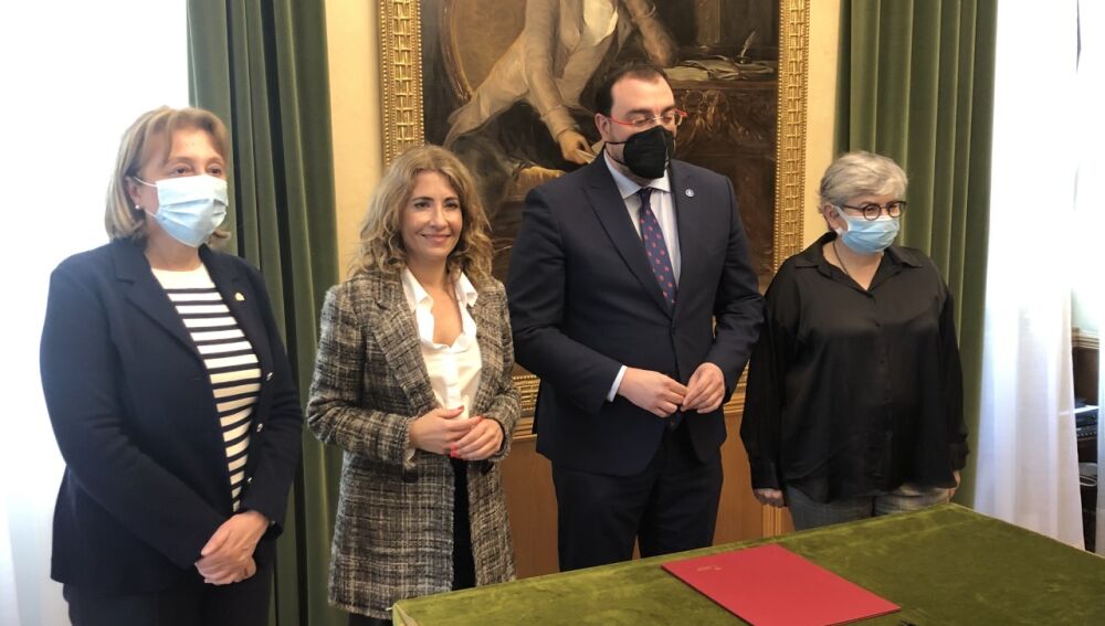 Las tres administraciones han firmado el "impulso" al Plan de Vías Las tres administraciones han firmado el "impulso" al Plan de Vías
