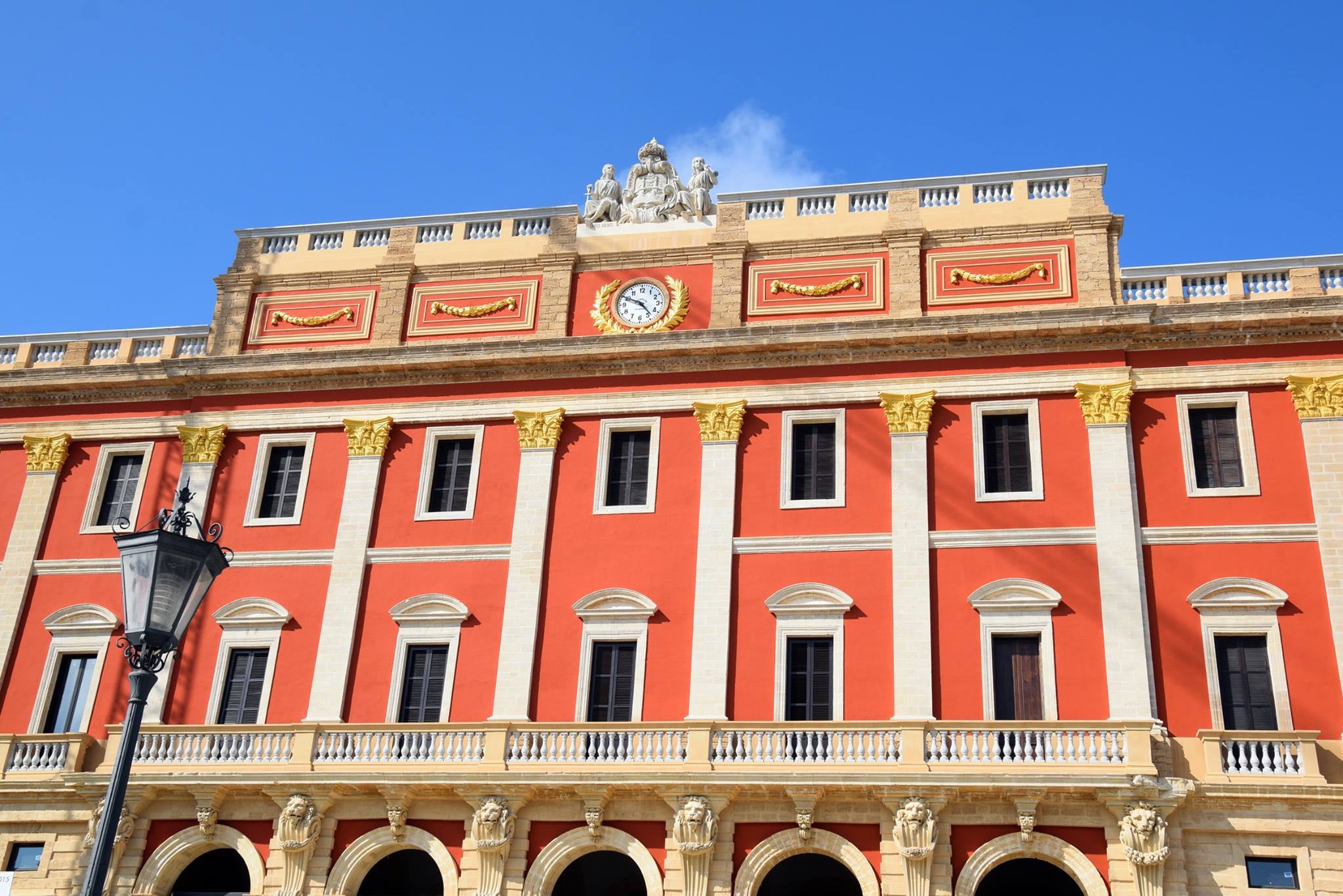 Los vecinos de 'Las Cortes-Centro' solicitan una 'cautelarísima' para suspender veladores y terrazas del 20 de noviembre al 7 de enero Los vecinos de 'Las Cortes-Centro' solicitan una 'cautelarísima' para suspender veladores y terrazas del 20 de noviembre al 7 de enero