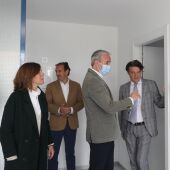 El alcalde, Jorge Azcón, ha visitado el edificio junto al consejero de Acción Social, la concejal de vivienda y responsables de Zaragoza Vivienda
