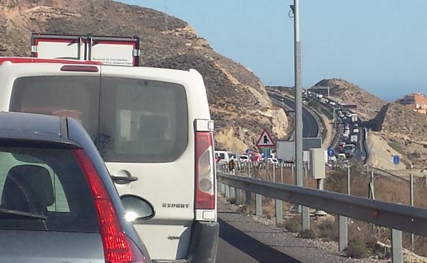 Los almerienses están hartos de estar atascados Los almerienses están hartos de estar atascados