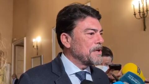 Luis Barcala atiende a los medios de comunicación Luis Barcala atiende a los medios de comunicación