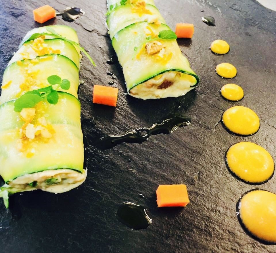 Calabacín relleno de pollo y verdura Calabacín relleno de pollo y verdura