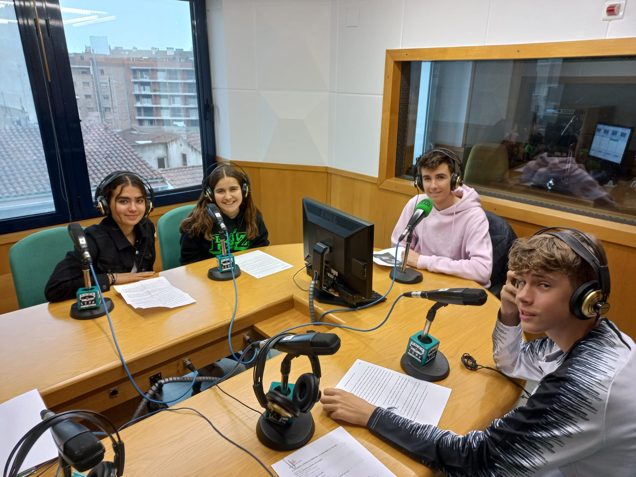 La consciència mediamental, la bretxa digital, la pandèmia i el suïcidi adolescent són els temes dels guanyadors del concurs periodístic Josep Pernau La consciència mediamental, la bretxa digital, la pandèmia i el suïcidi adolescent són els temes dels guanyadors del concurs periodístic Josep Pernau