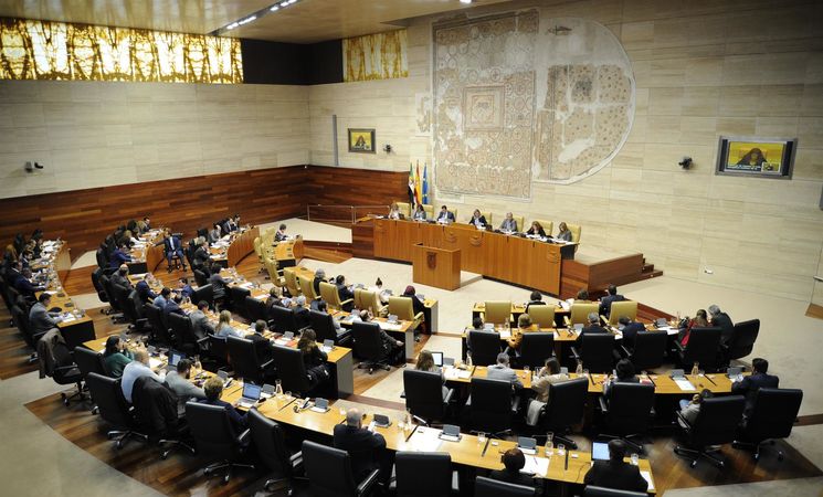 La mayoría absoluta del PSOE tumba la petición de dos comisiones de investigación sobre contratos en la Pandemia y la gestión de Monfragüe La mayoría absoluta del PSOE tumba la petición de dos comisiones de investigación sobre contratos en la Pandemia y la gestión de Monfragüe
