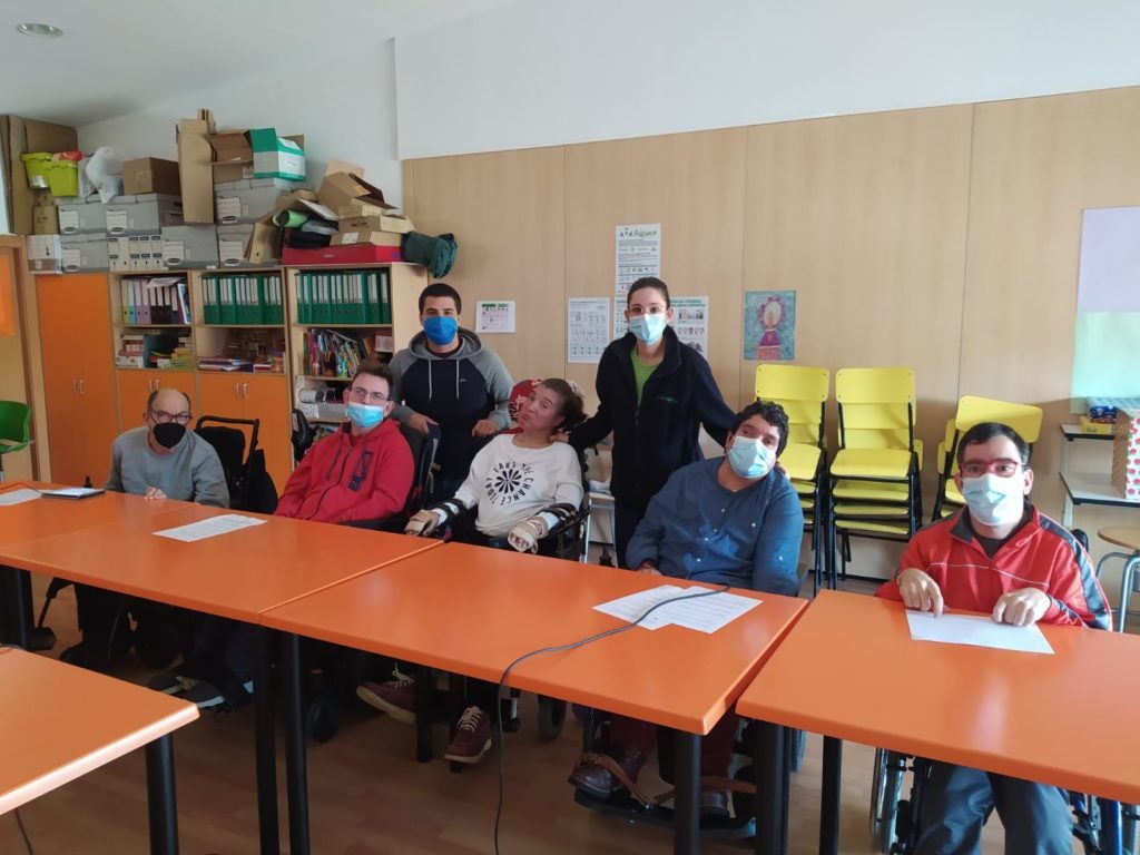 "Préstanos tus oídos", un taller de radio por la integración "Préstanos tus oídos", un taller de radio por la integración