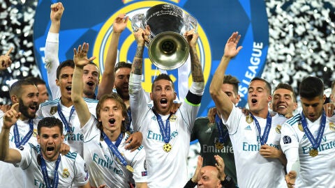 Sergio Ramos levanta la Champions tras ganar la final en 2018. / Getty Images