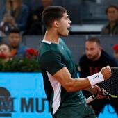 Carlos Alcaraz se regala el pase a cuartos y se cita con Nadal