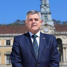La rotura de una tubería complica la circulación en Deusto La rotura de una tubería complica la circulación en Deusto