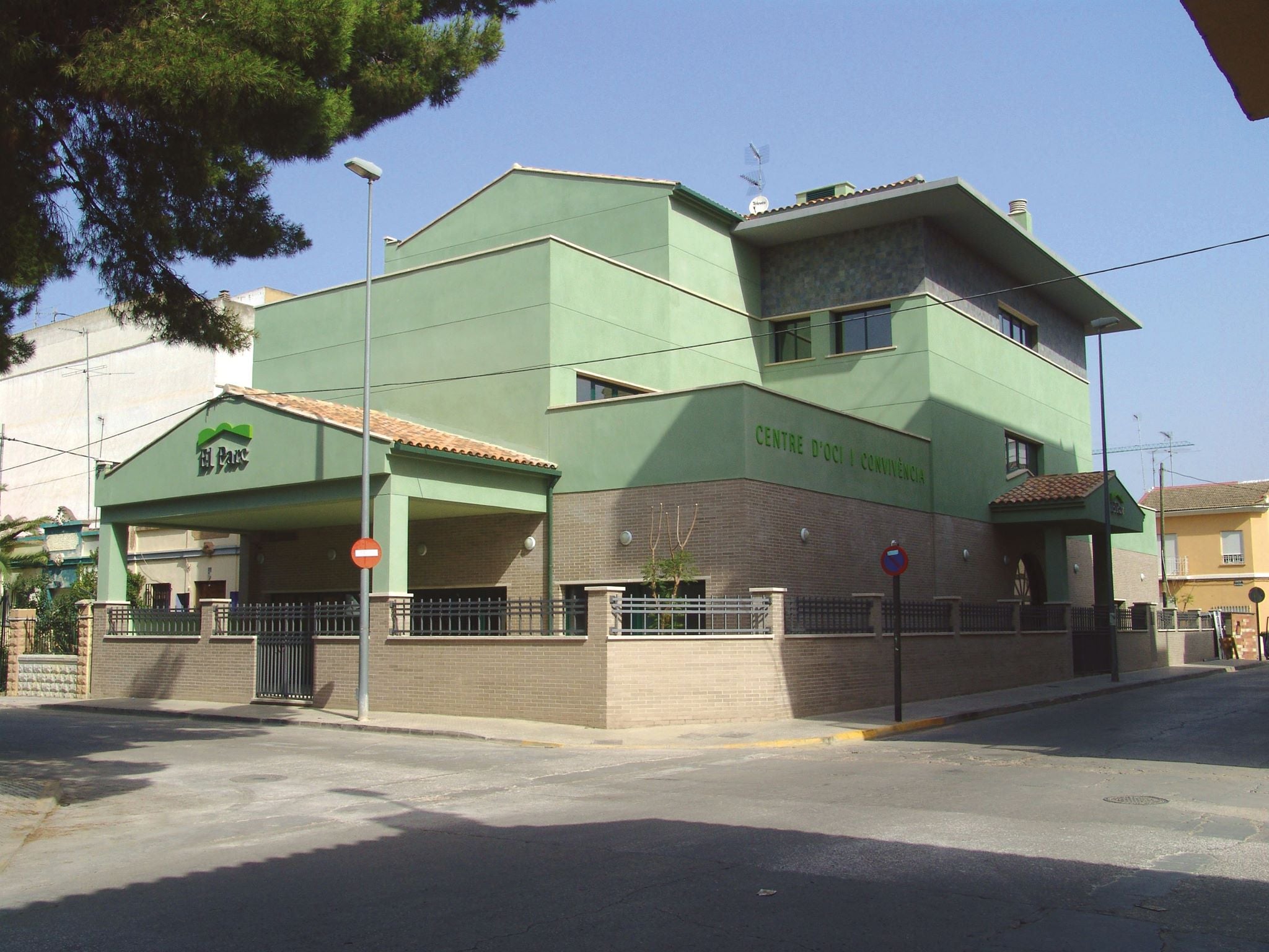 El PP de Carlet pide que se agilice la nueva licitación del bar y que los jubilados puedan disfrutar de las inatalaciones El PP de Carlet pide que se agilice la nueva licitación del bar y que los jubilados puedan disfrutar de las inatalaciones