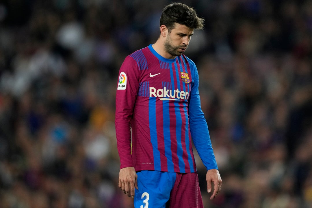 Piqué recae de su lesión y es baja indefinida Piqué recae de su lesión y es baja indefinida