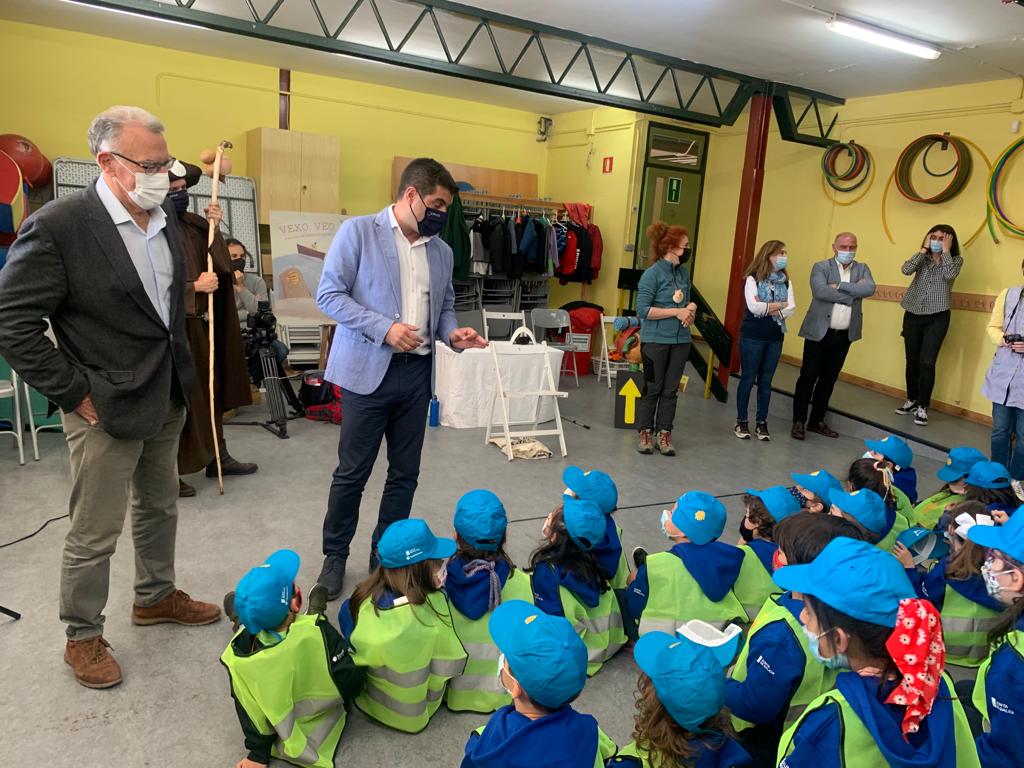 Nove colexios da provincia coñecen o patrimonio do Camiño co programa “Vexo veo Xacobeo” Nove colexios da provincia coñecen o patrimonio do Camiño co programa “Vexo veo Xacobeo”