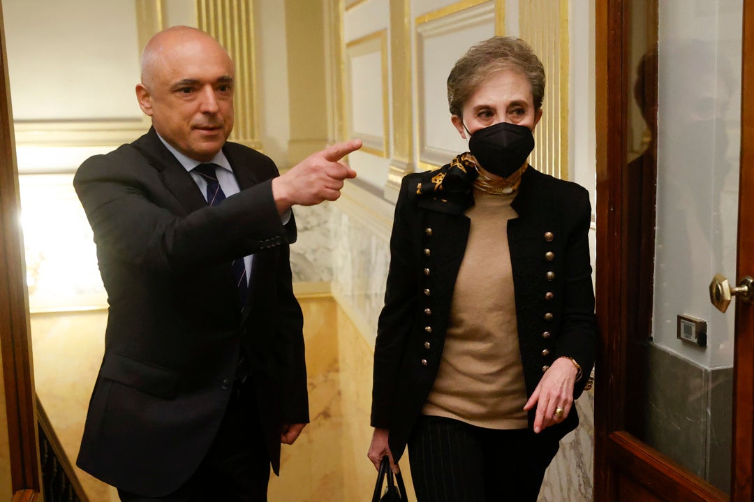 Caso Pegasus: la directora del CNI se explica en el Congreso ante los que piden su dimisión Caso Pegasus: la directora del CNI se explica en el Congreso ante los que piden su dimisión