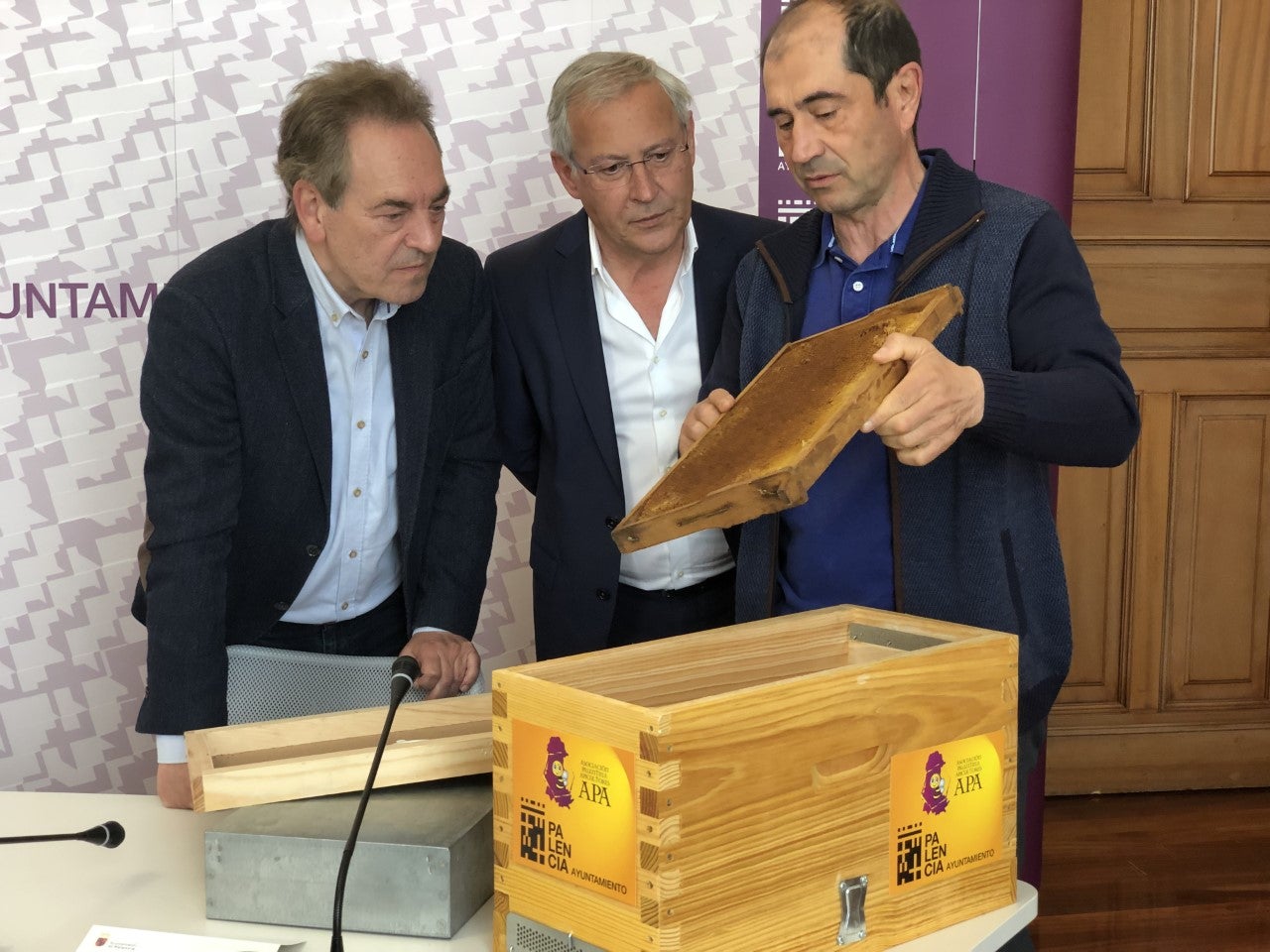 El Ayuntamiento de Palencia distribuirá cajas cazaenjambres en las zonas verdes de Palencia El Ayuntamiento de Palencia distribuirá cajas cazaenjambres en las zonas verdes de Palencia