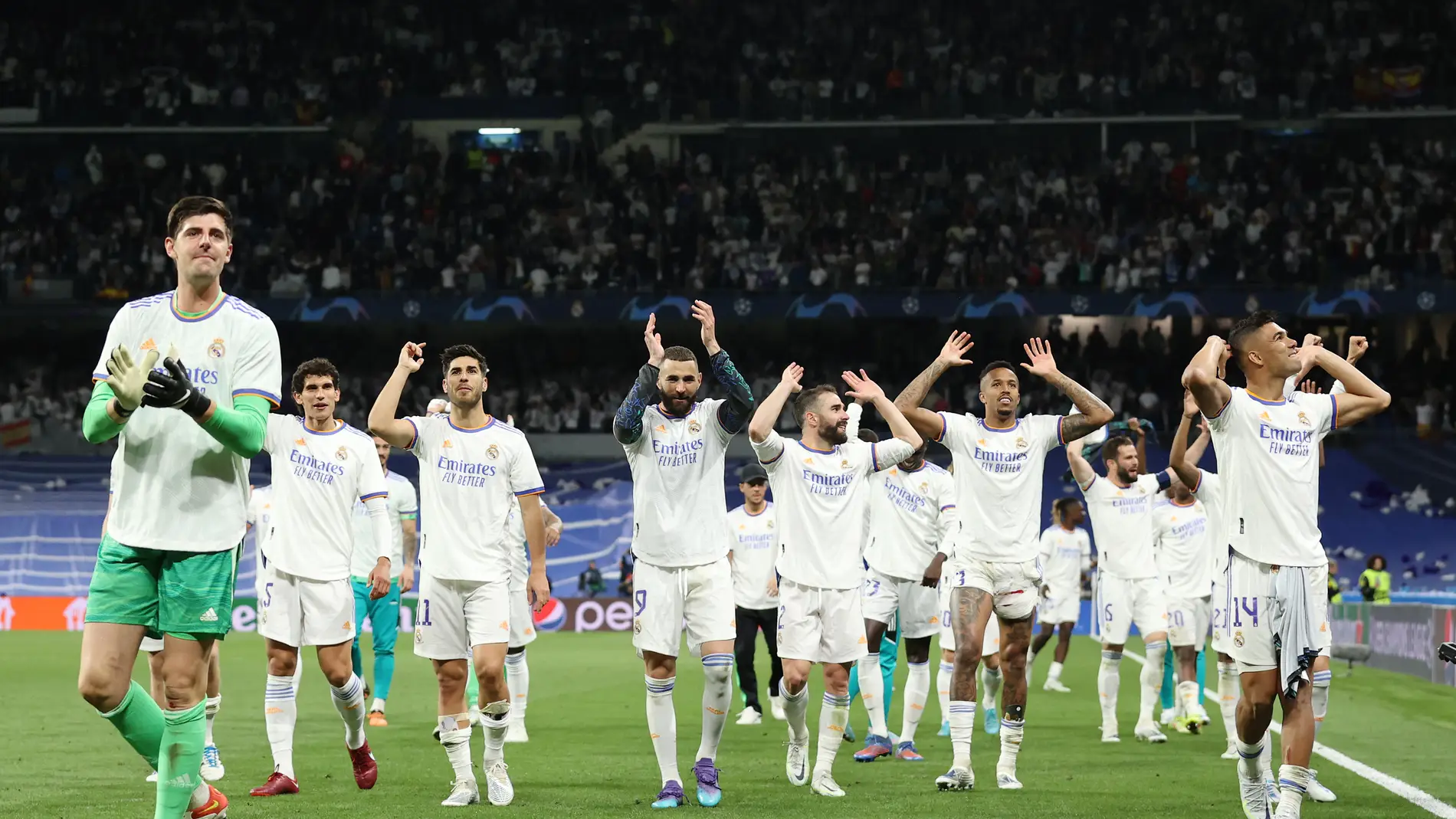 Los jugadores del Real Madrid celebran la victoria en el Santiago Bernabéu. / Getty 