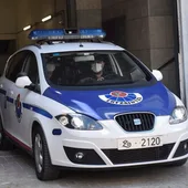 Un coche patrulla de la Ertzaintza | Foto: EFE / Archivo Un coche patrulla de la Ertzaintza | Foto: EFE / Archivo